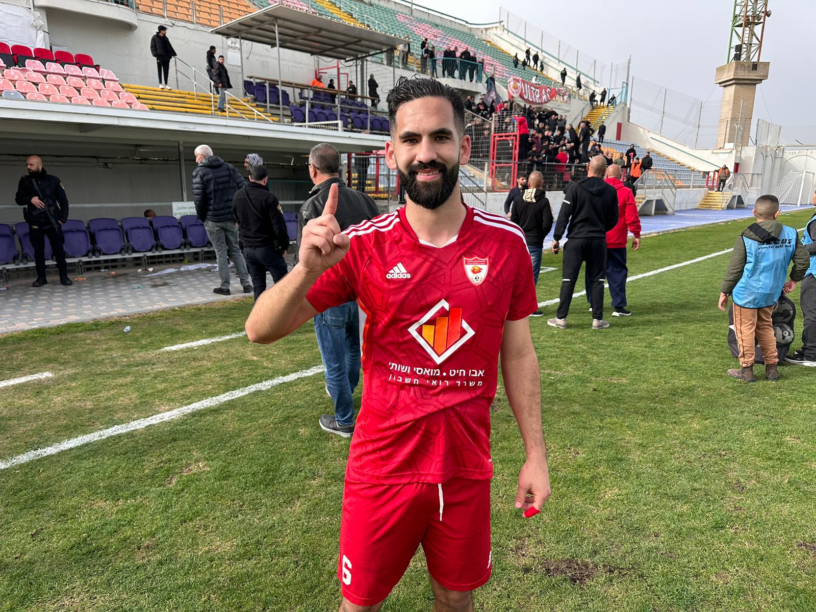 כובש השער כרים בלעום